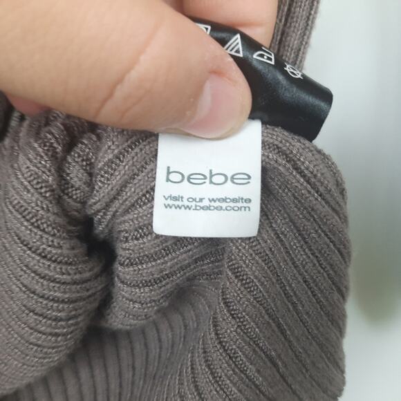 2b Bebe brown ribbed keyhole chest cold shoulder blouse size small - Picture 7 of 11